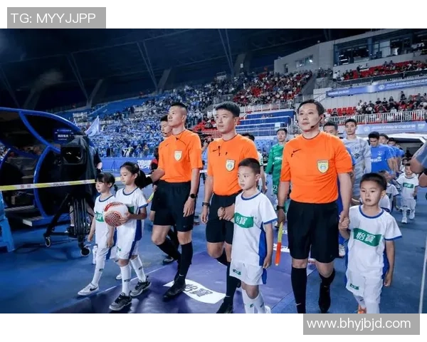 足球球童的职责与日常工作内容详解及其在比赛中的重要性